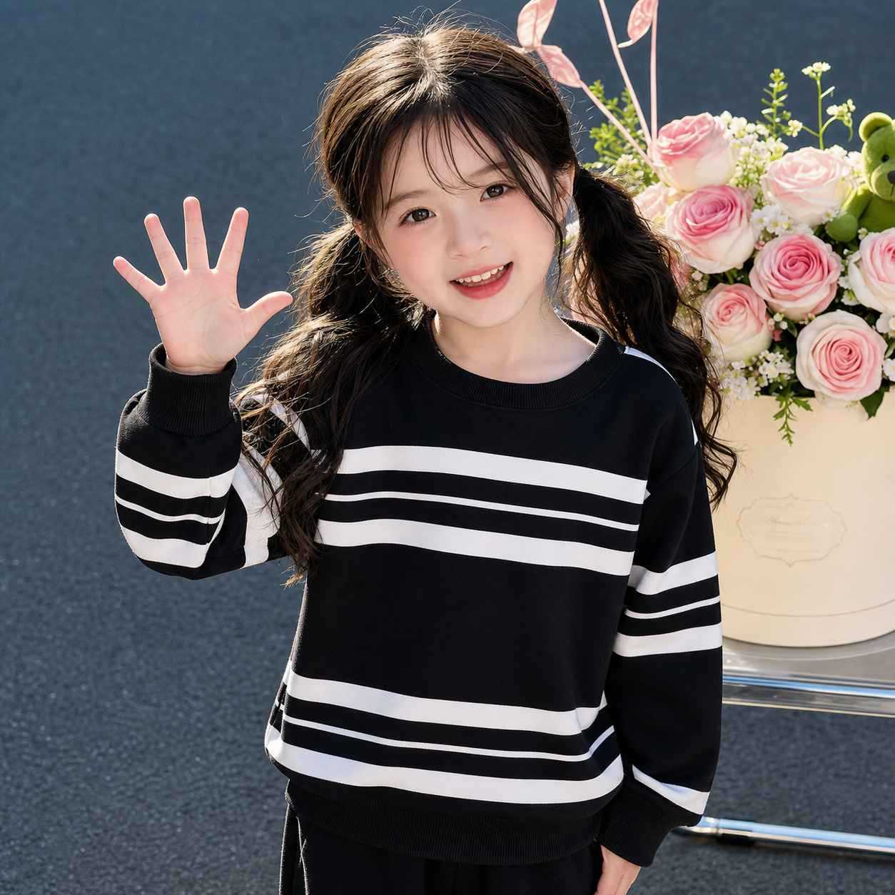 Striped Crew Neck Sweatshirt for Boys and Girls, New Style for Spring and Autumn, Loose Fit, Long Sleeve, Versatile Base Layer for Medium and Large Children