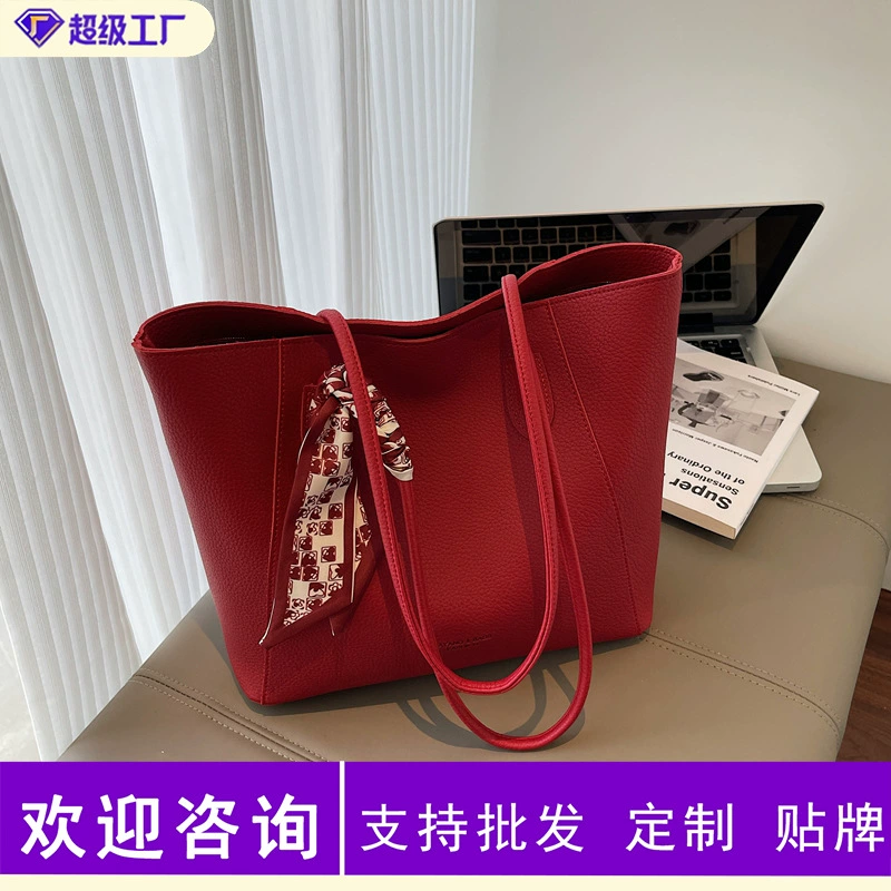 Красная сумка женская 2025 лето новая сумка через плечо простая большая вместимость сумка для работы свадебная невеста подружка невесты свадьба