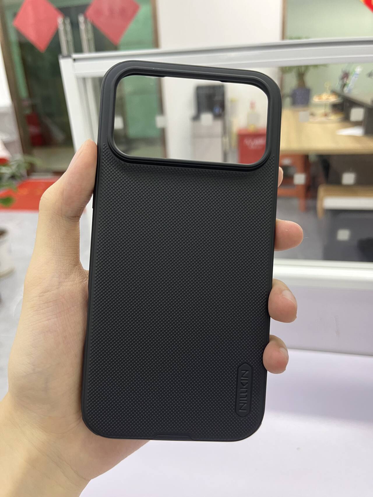 Ốp lưng Nillkin Shield Pro cho iPhone 17 Pro Max – siêu mỏng, mờ, chống rơi — Khiên PRO màu đen, Khiên PRO màu xanh, Khiên PRO Xanh, Shield PRO màu đen trong suốt chi tiết 6