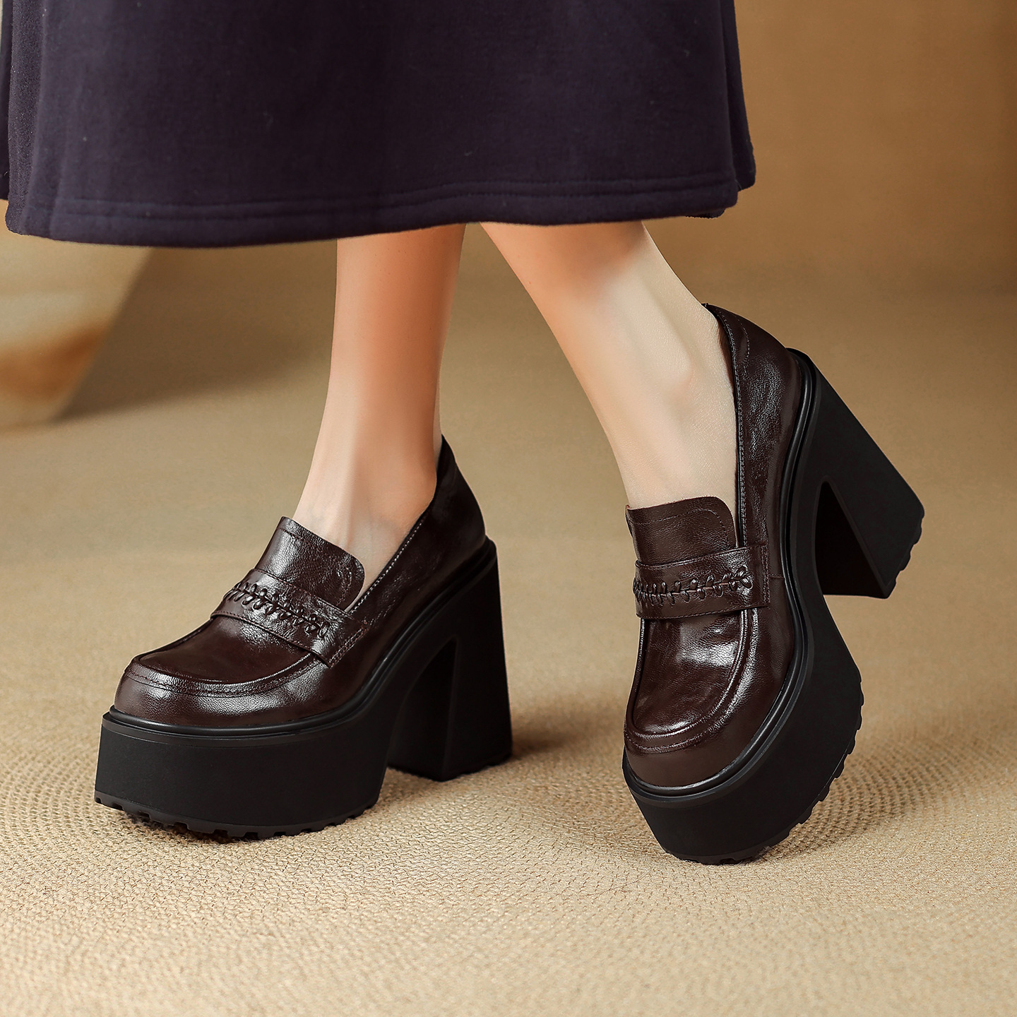 Giày loafer nữ đế dày da cừu non phong cách JK — màu nâu