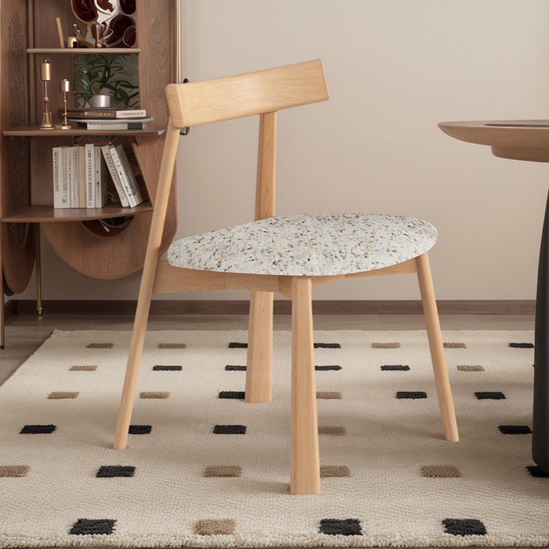 Silla de comedor de madera maciza nórdica, tela de lino y algodón para el hogar, estilo retro, silla trasera de cuero de microfibra, mesa y silla de comedor de hotel, taburete