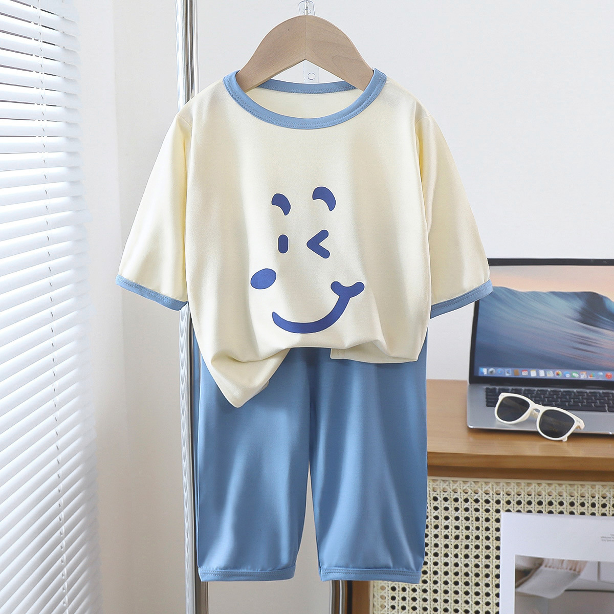 El nuevo traje de manga tres cuartos de servicio a domicilio de Yasser, pijamas de estilo caliente para niñas y tesoros para hombres, ropa de aire acondicionado para niños grandes y delgados de verano