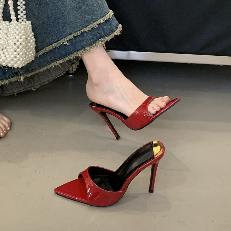 Тапки на высоком каблуке 2025 Новый европейский и американский стиль моды дикие заостренные пальцы с простыми темпераментом