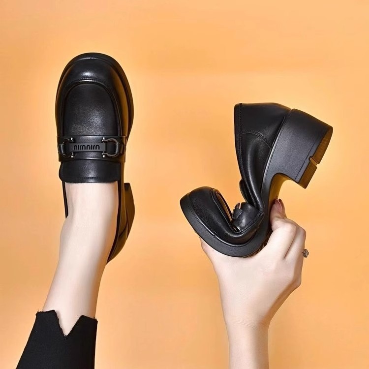2026 nuevo estilo de verano británico zapatos de cuero poco profundos zapatos de talón grueso cabeza redonda con suela suave zapatos Lefour negros zapatos individuales