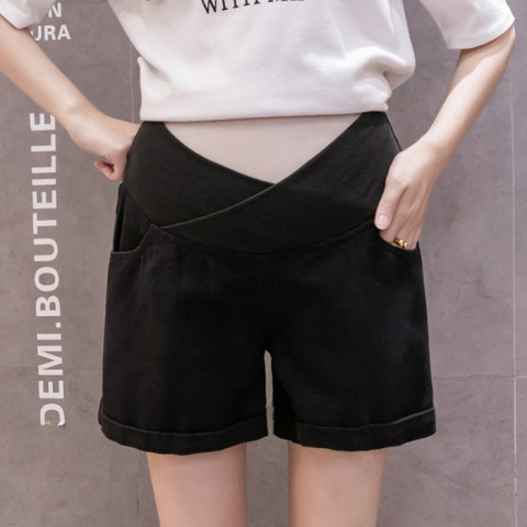 Hitam / M