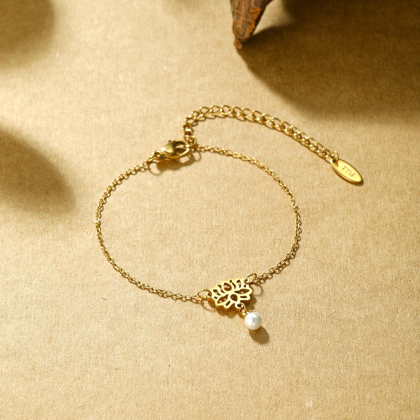 Xuping estilo de acero inoxidable 24k color simple imitación de perlas pulsera de lótus nicho lujoso ligero temperamento joyas de mano para mujeres
