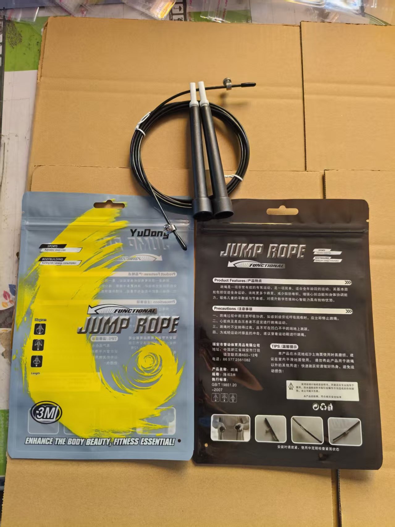 Cuerda de saltar de velocidad de plástico de diez colores con cable de acero PVC para preparación de exámenes, entrenamiento de velocidad, fitness y cabezal blanco universal.