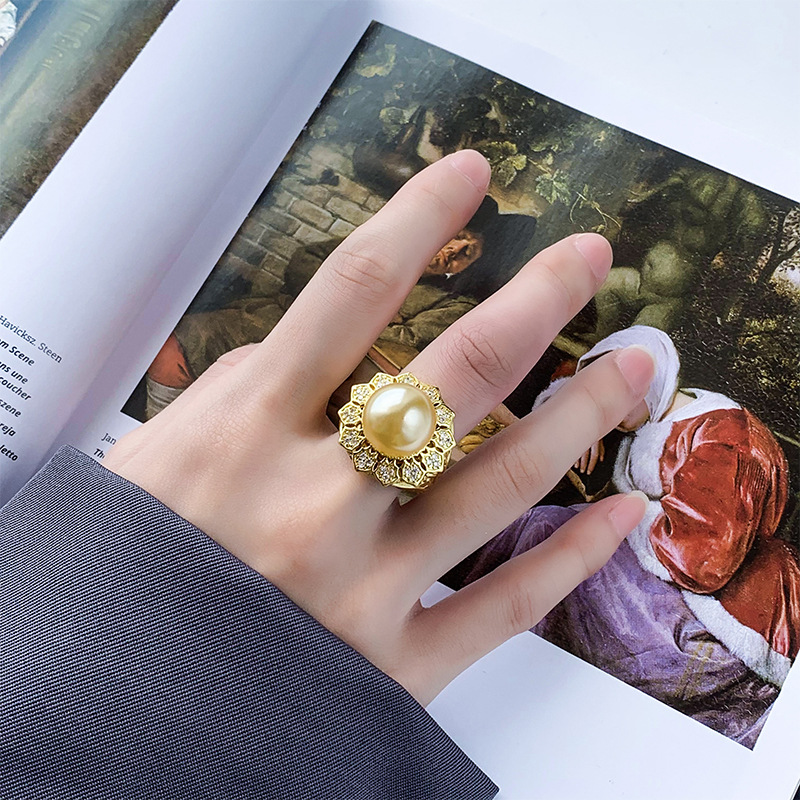 2024 nuevo estilo Zhuang Shengsheng joyería cobre chapado en oro blanco redondo anillo de perlas en forma de flor para mujer 14mm al por mayor