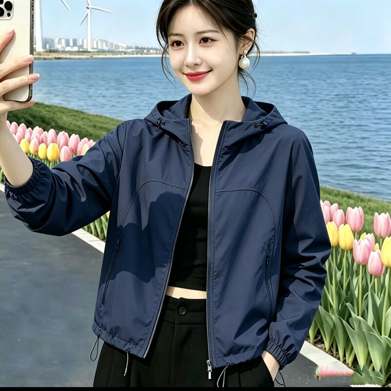 2026 new hooded jacket for women, waist-cinching and slimming, autumn short outdoor softshell jacket, slim-fit women's leather jacket