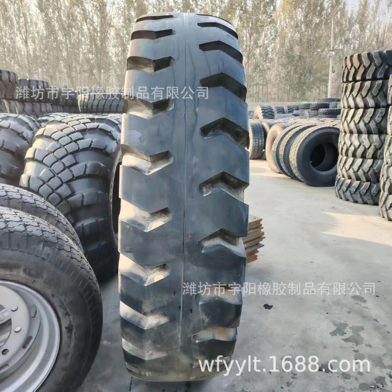 21.00-25卡特工程车轮胎   40层 E4花纹 矿山轮胎