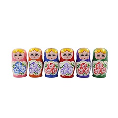 ロシアの人形5階手描きペンキ観光地区の露店ソース木造工芸品のおもちゃ卸売り