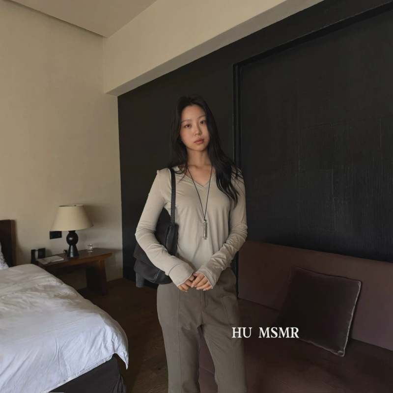 Guangzhou Shisanxing HUMSMR2026 Autumn New Korean Minimalist Wool V-neck Solid Color Long Sleeve T-shirt for Women G3023 Guangzhou Shisanxing HUMSMR2026 Autumn New Korean Minimalist Wool V-neck Solid Color Long Sleeve T-shirt for Women G3023