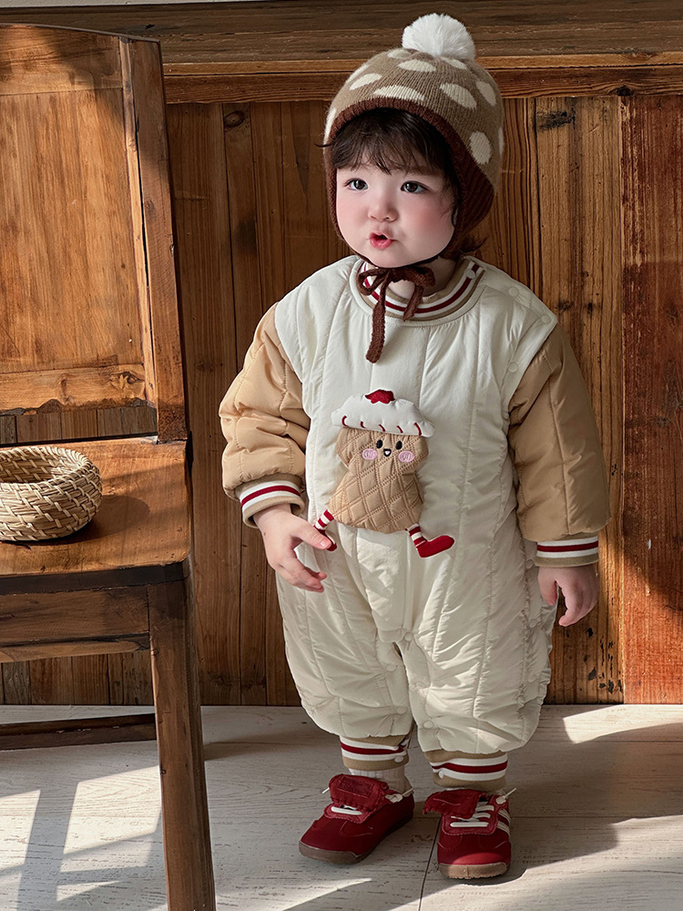 2024 nuevo invierno bebé coreano de dibujos animados lindo maní grueso cálido y cómodo abrigo de algodón de una pieza para bebé suave