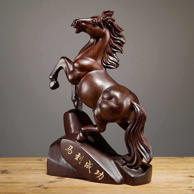 黒檀の木の彫刻の馬の置物の実木の馬は成功の工芸品の家の客間のテレビの棚の装飾品の開業の贈り物に着きます。|undefined