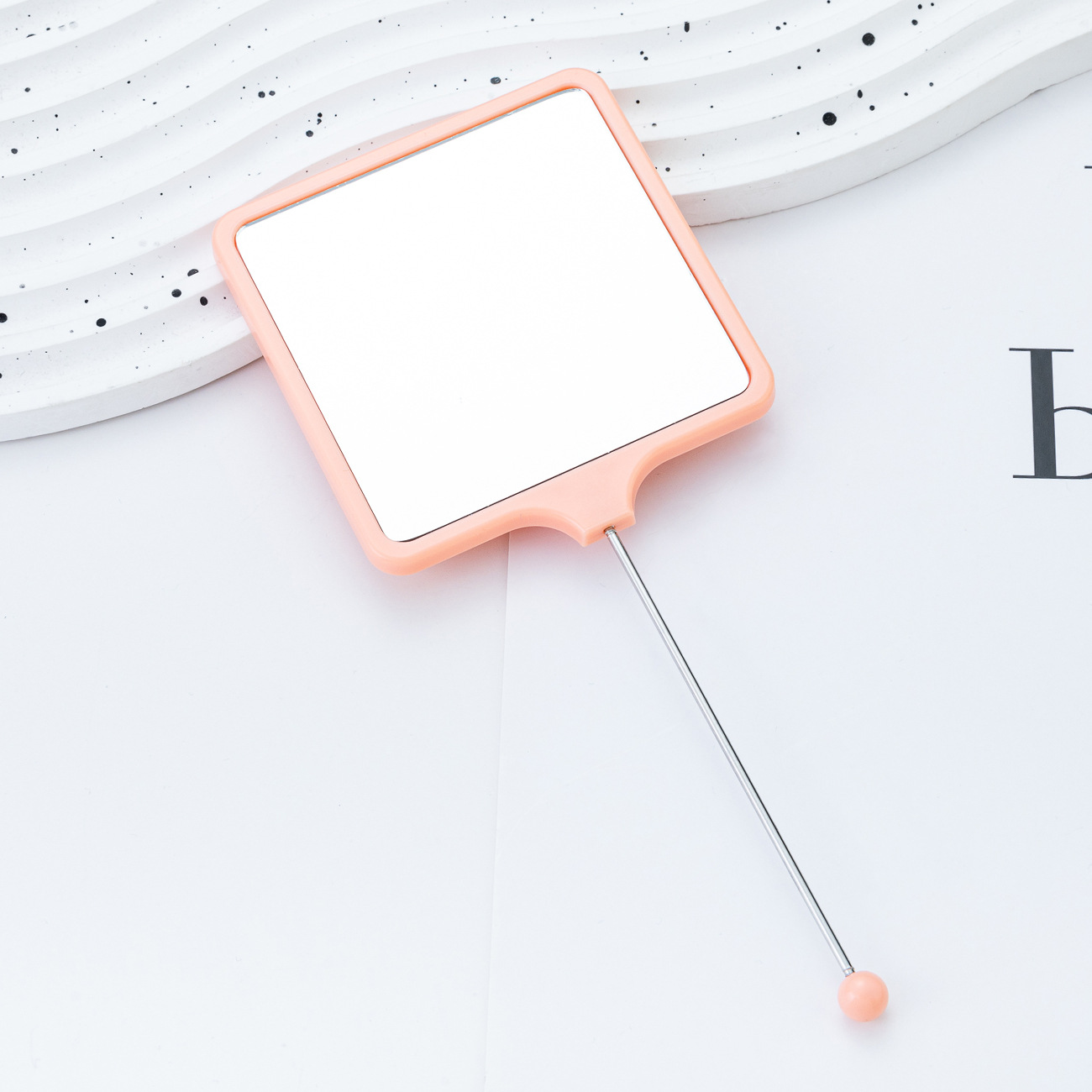 Espejo de mano al por mayor espejo de maquillaje HD multicolor bricolaje cuadrado mango espejo portátil portátil de una cara vestidor espejo