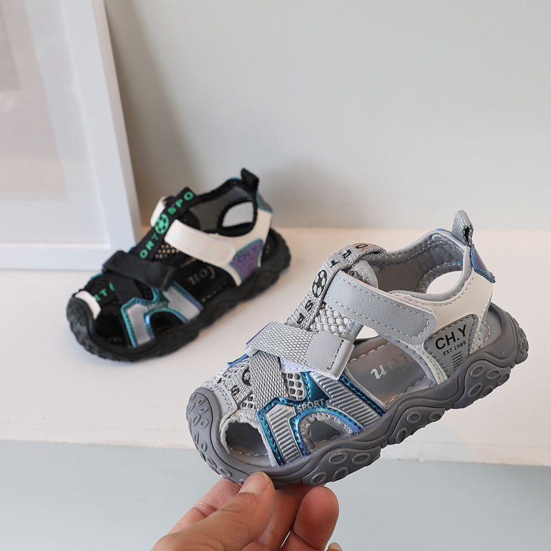 Sandales pour enfants d'été 2023, chaussures de plage anti-coups de pied Baotou à semelle souple pour garçons, sandales de sport creuses pour filles_voghion.com
