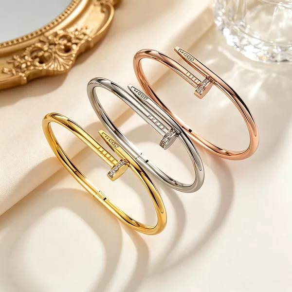 18K Gold Titanium Steel Nail Bracelet with Diamonds on the Ends for Women, Light Luxury Niche High-End Non-Fading Accessories Wholesale