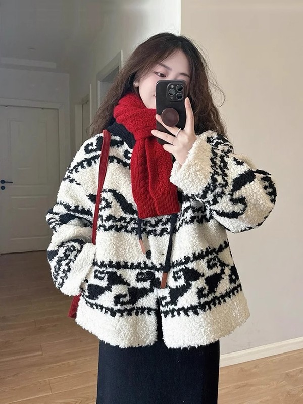 女性用のパターンコントラストカラーデザインのラムウールジャケット、中国風のフード付き、ゆったり、ベルベット、厚みがあり、小柄な人向けに暖かく保ちます。|undefined