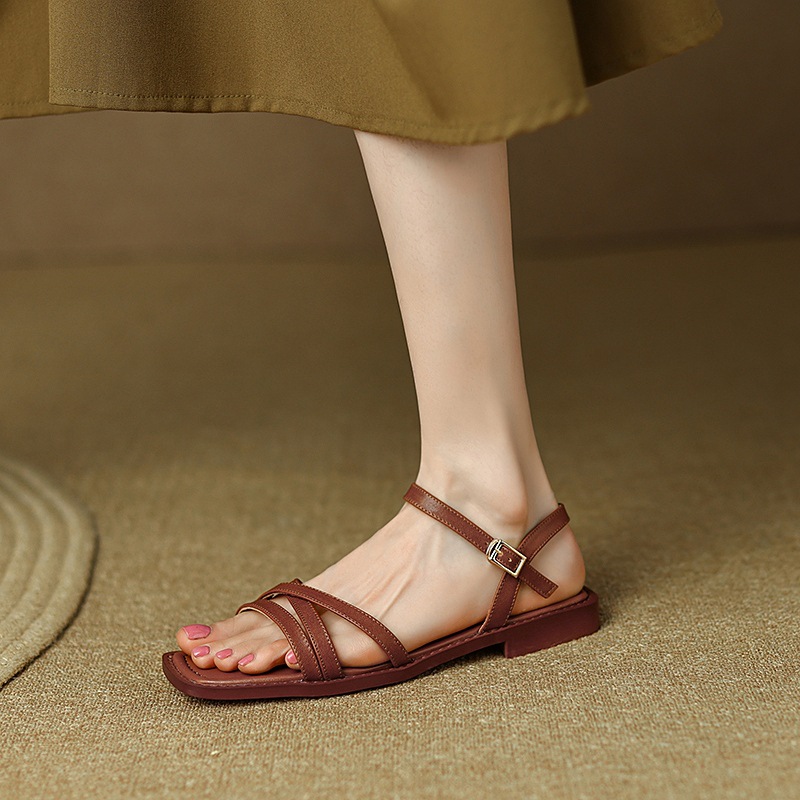 Dép sandal nữ đế bệt mũi vuông hở ngón da bò một quai khóa ngang — Màu nâu