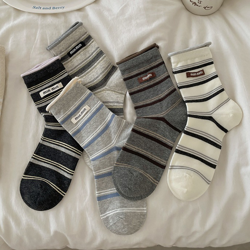 Seamless Miu-style color-block striped patchwork socks, women's mid-calf socks, cotton rolled-edge socks with lettering, gray slouch socks Seamless Miu-style color-block striped patchwork socks, women's mid-calf socks, cotton rolled-edge socks with lettering, gray slouch socks