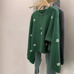 デザイン感の深い緑の花の刺繍のニットのセーターの洋風の独特で独特で美しい気質の上着の春の女性