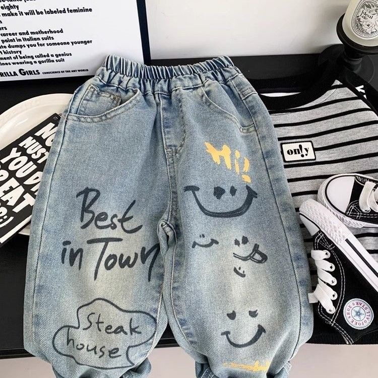 New stylish and fashionable gradient color jeans for children in spring and autumn. Perfect for toddlers and toddlers.