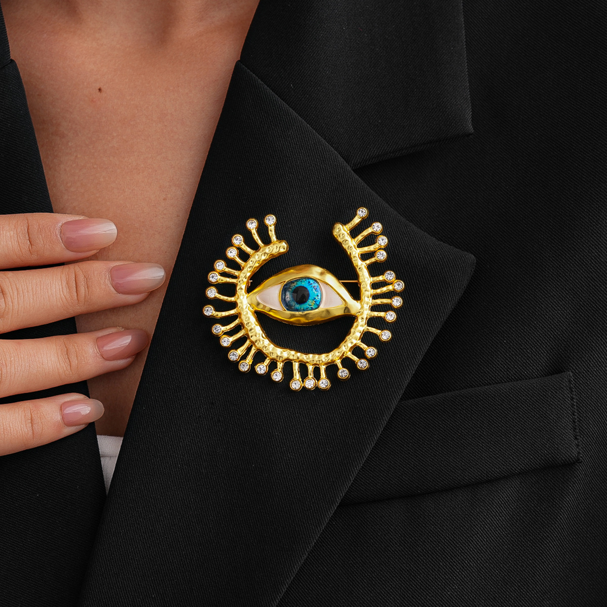 Europa y los Estados Unidos transfronterizos diamantes redondos goteo de resina de aceite broche de ojos diabólicos ojos de aguja de género de alta sensación pecho mujer
