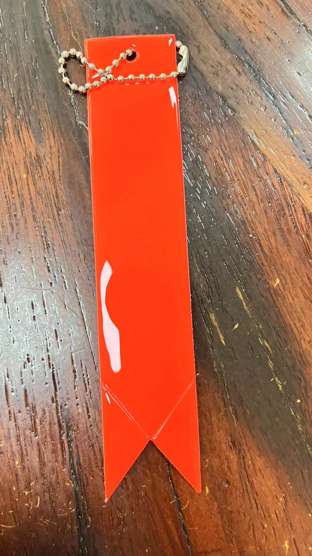 Venta caliente transfronteriza 13 colores colgante reflectante serpentina PVC reflectante bolsa colgante llavero fluorescente fabricante spot