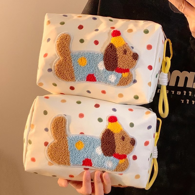 Bolso de maquillaje de mano de perro salchicha de lunares Bolso de embrague portátil para niñas Bolso de almacenamiento de viaje de negocios de gran capacidad Bolso de lavado