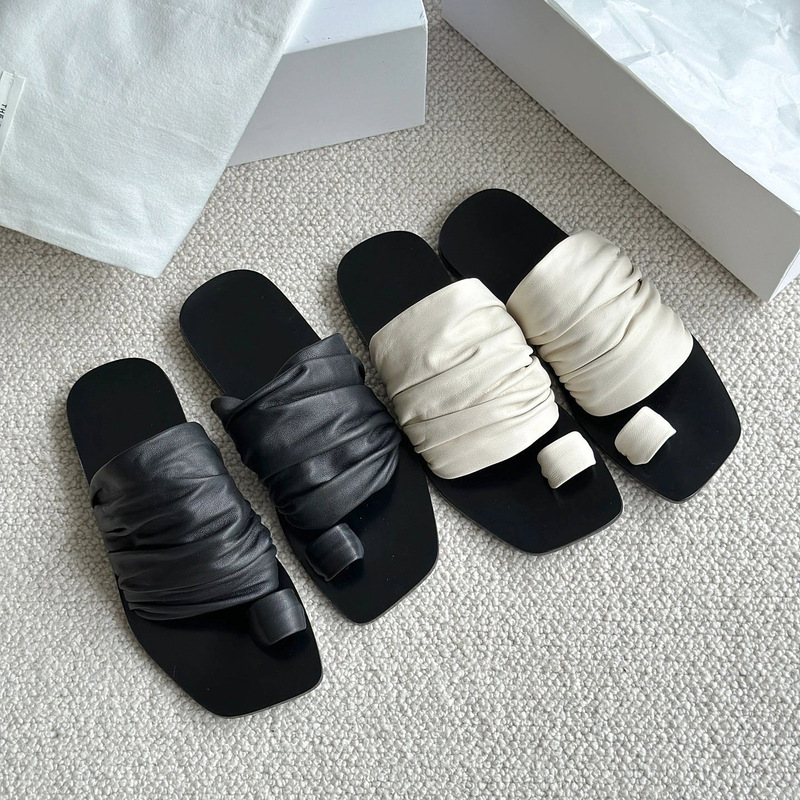 Genuine Leather Sandals, Flat and Comfortable for Women, Suitable for Outdoor Wear, 2025 New Model, Square Toe, Slip-On, Pleated, Lightweight Beach Style, Korean Version