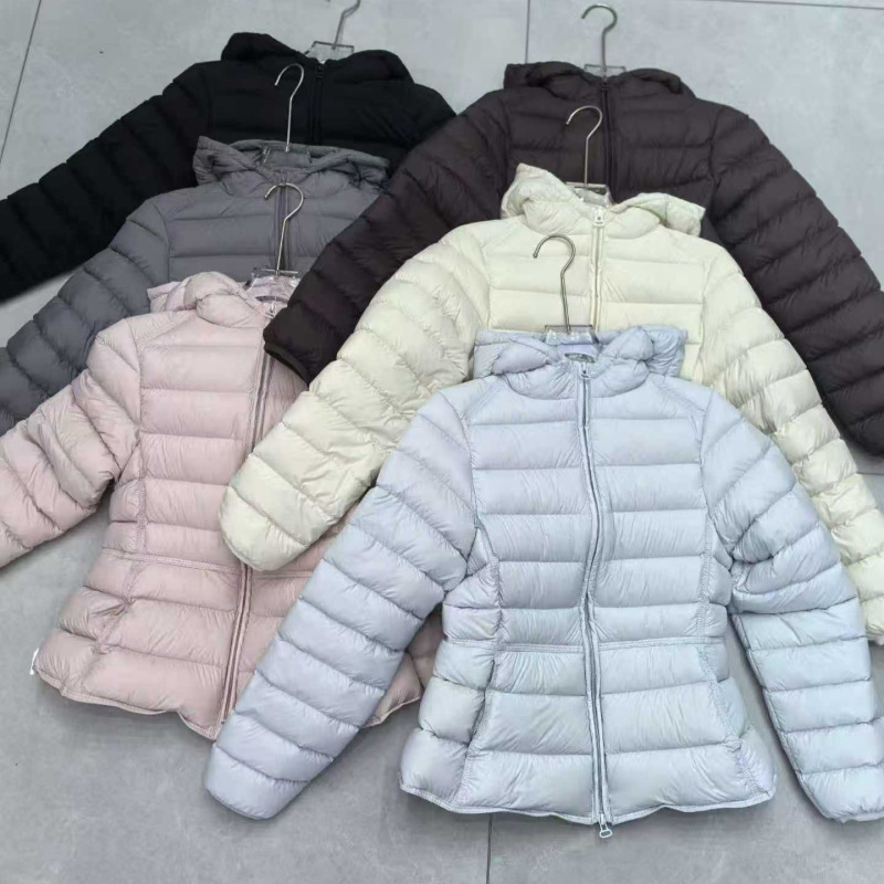 New National Standard 90 White Duck down Hooded Short Lightweight Slim-Fit Ribbed down Jacket for Women with a Flattering Waistline New National Standard 90 White Duck down Hooded Short Lightweight Slim-Fit Ribbed down Jacket for Women with a Flattering Waistline