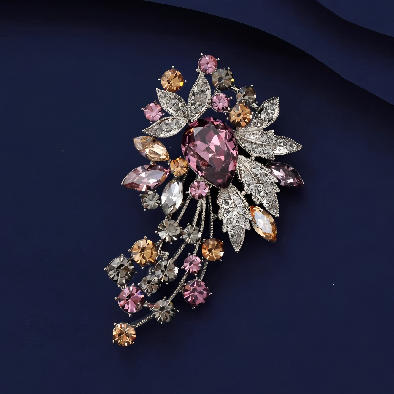 Retro Purple Crystal Brooch, High-End Women's Exquisite Stylish, Versatile Corsage, Niche Design Pin, Accessories Trend