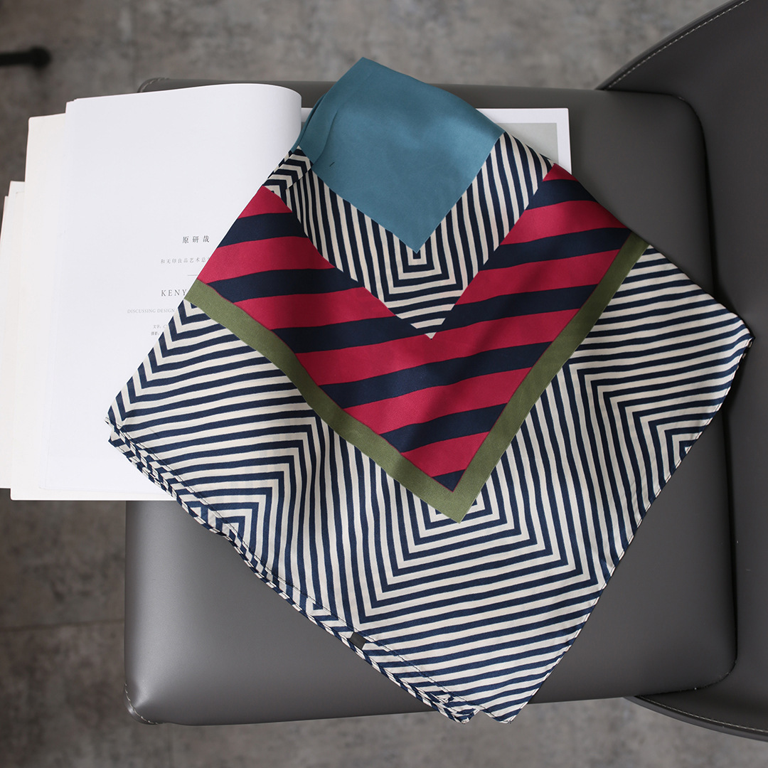 Decorative Small Square Scarf With Geometric Four Seasons Pattern_voghion.com