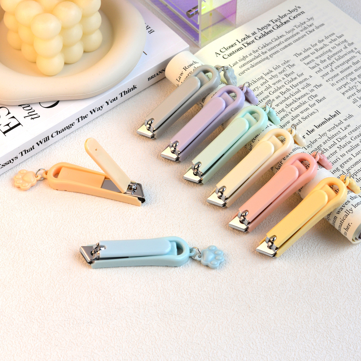 Cartoon Anti-Splash Nail Clippers, Cute Cat Claw Pendant Nail Clippers, High-Looking Portable Nail Clippers for Women's Manicure