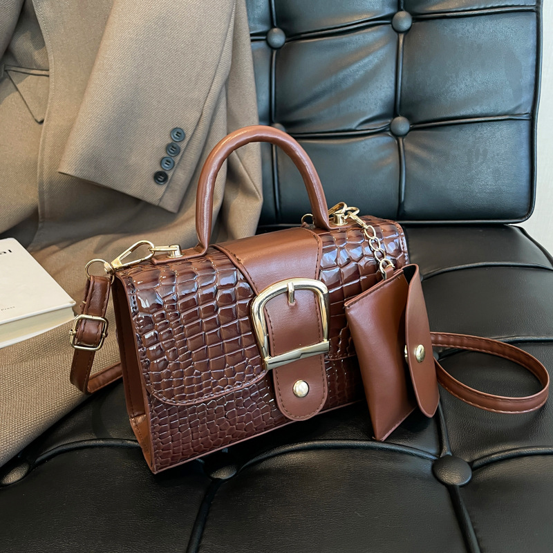 Bolso cuadrado pequeño de textura simple y de alta calidad para mujer 2024 otoño e invierno nuevo estilo patrón de cocodrilo madre dos en uno bolso de mensajero retro