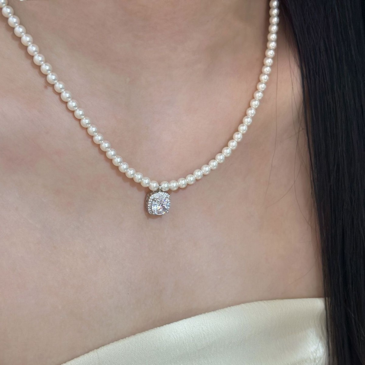 S925 Sterling Silver Round Pearl Necklace With Sparkling Diamond Cube_voghion.com