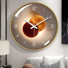 现代时尚光影艺术静音客厅挂钟网红家用石英创意简约轻奢挂表钟表