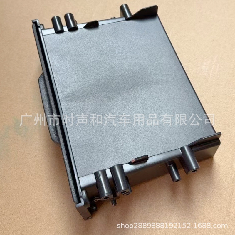 Suitable for Toyota box sundry box car audio modified bag lid storage box single-layer box
