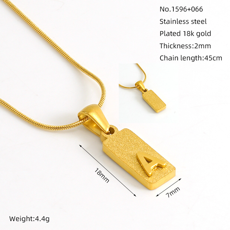 Europa y los Estados Unidos INS viento oro 26 letras colgante de letras de oro de acero inoxidable mujer collar de cadena de clavícula de letras