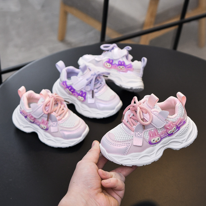 2026 primavera y otoño nuevas zapatillas deportivas de niñas respirables mallas de dibujos animados princesa viento zapatos de carrera para niños a precios especiales