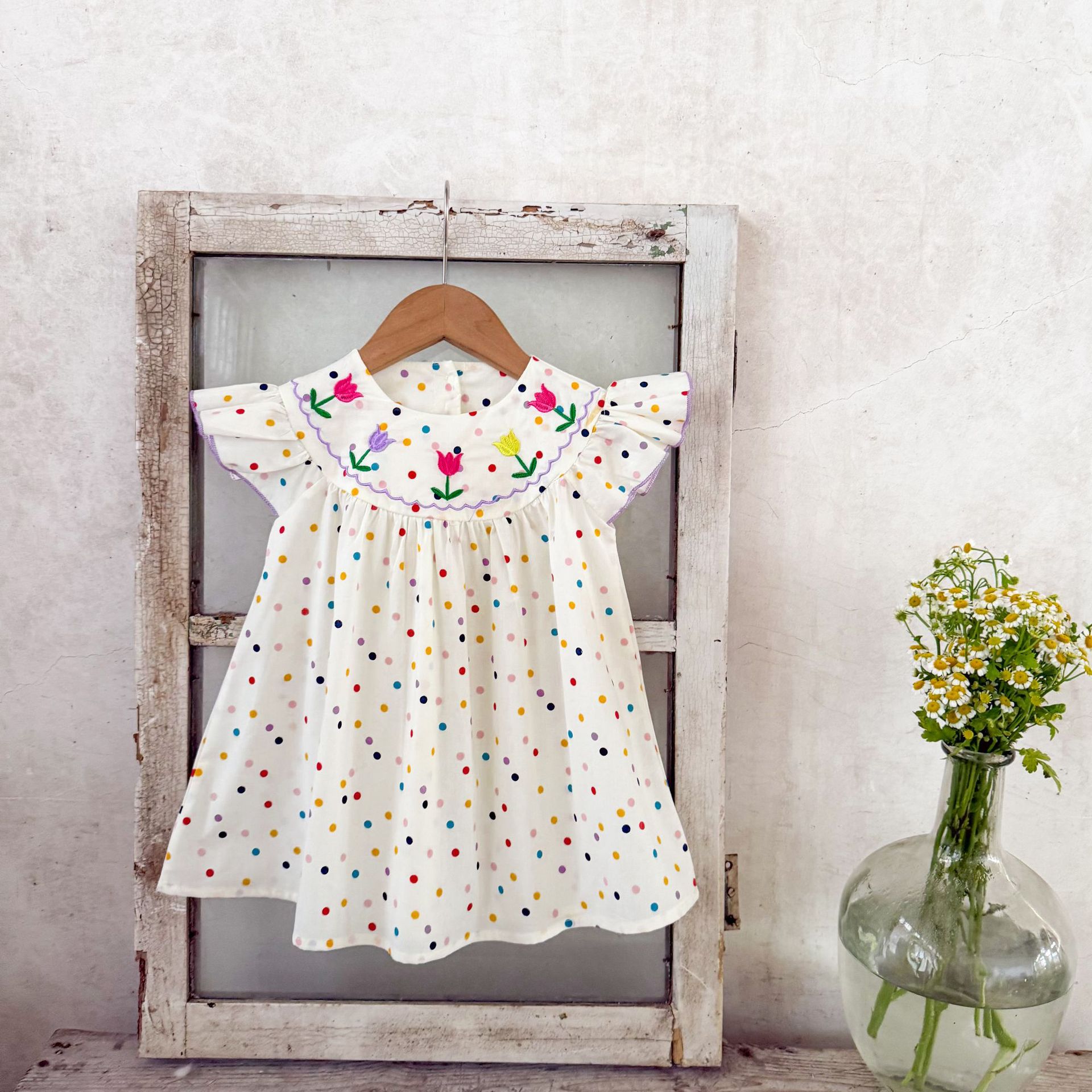 Ins coreana niña bebé moda de verano vuela manga ondulado punto bordado vestido de princesa vestido de niña