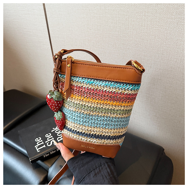 In the summer of 2025, there are new fashionable and fresh woven handbags, bucket bags, shoulder bags, underarm bags and women's bags undefined