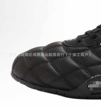 Black racing shoes (the shoes are too small, please order one size larger)