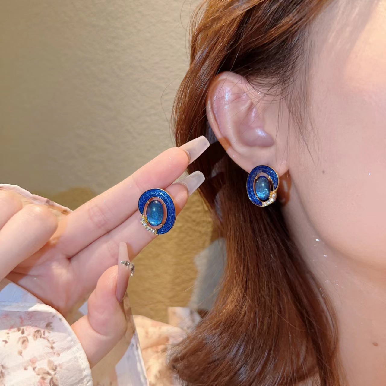 Retro geometric fashionable elegant ethnic earrings with zircon