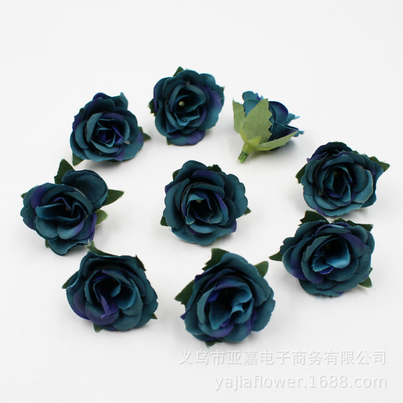 レトロなバラの花の頭をシミュレーションします。|undefined