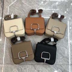 真皮手掌紋della屁股包高級感百搭馬鞍包2024新款牛皮單肩斜挎包