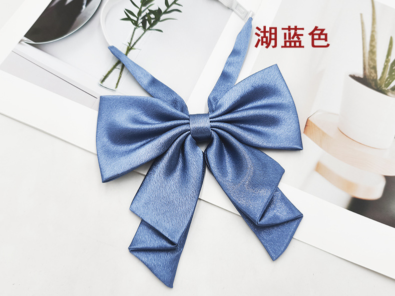 Spot al por mayor color sólido superficie brillante vino negro cuello rojo flor femenino estilo universitario nuevo estilo cola de golondrina plegable pajarita de raíz de pluma grande