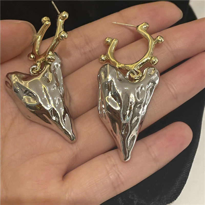 Wholesale Jewelry Irregular Geometric Heart Earrings Nihaojewelry display picture 7