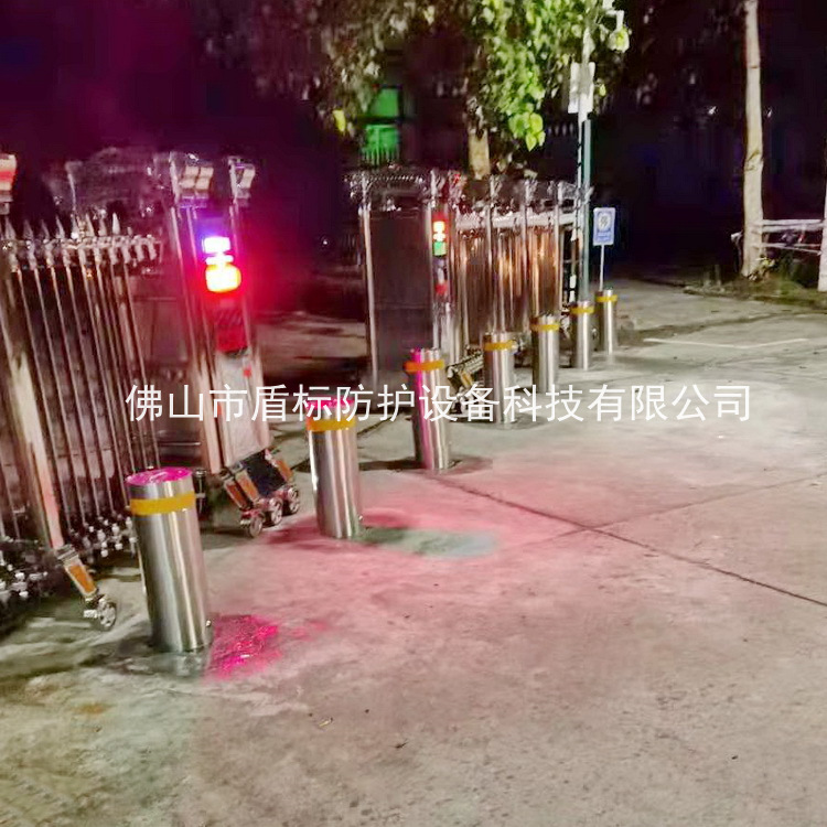 盾标-深圳市瑞得福国际学校移动桩