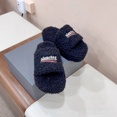 高バージョンのフランスの毛羽靴の女性は松餅の厚い底を着てアルファベットの刺繍の子羊の毛の一体のサンダルの女性を高くします。